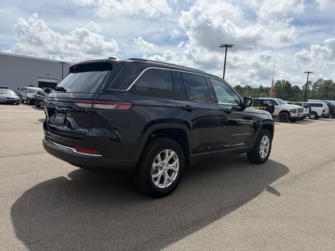 Certified 2023 Jeep Grand Cherokee Limited w/ Trailer Tow Package AWD/4WD image 6