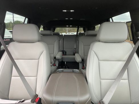 Used 2025 GMC Yukon Elevation image 32