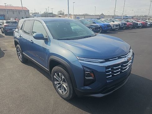 New 2026 Chevrolet Equinox LT FWD image 3