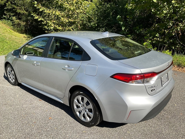 Used 2026 Toyota Corolla LE FWD image 8