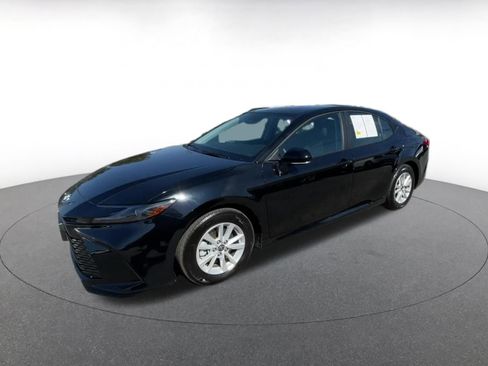 Used 2025 Toyota Camry LE image 8