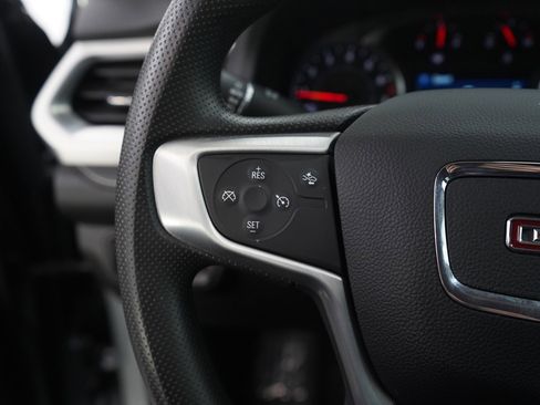 Used 2023 GMC Acadia SLE image 19