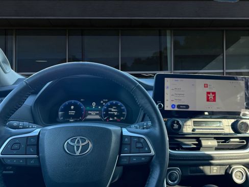 Used 2024 Toyota Grand Highlander Limited image 4