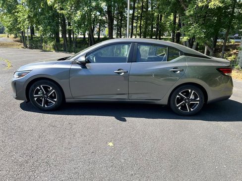 Used 2025 Nissan Sentra SV FWD image 6