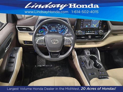 Used 2020 Toyota Highlander XLE image 13