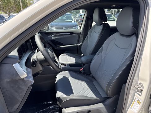 New 2026 Volkswagen Tiguan SE R-Line FWD image 21