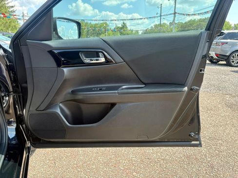 Used 2017 Honda Accord LX image 13