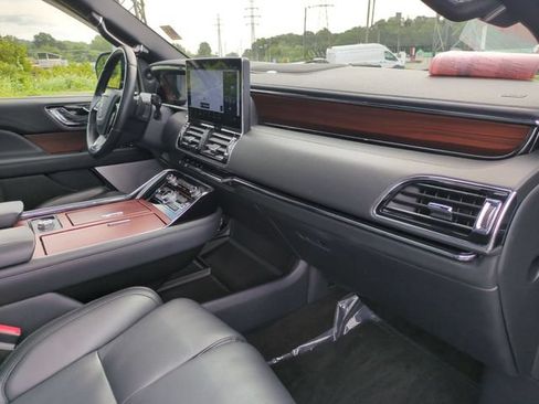 Used 2023 Lincoln Navigator Reserve AWD/4WD image 37