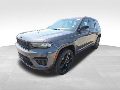 Used 2024 Jeep Grand Cherokee Altitude AWD/4WD image 1