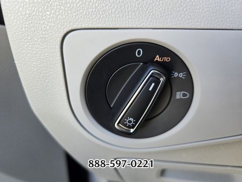 Used 2023 Volkswagen Tiguan SE image 29