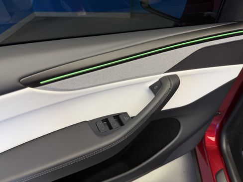 Used 2026 Tesla Model Y 2WD image 10