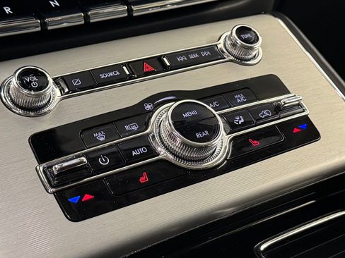 Used 2024 Lincoln Aviator AWD image 18