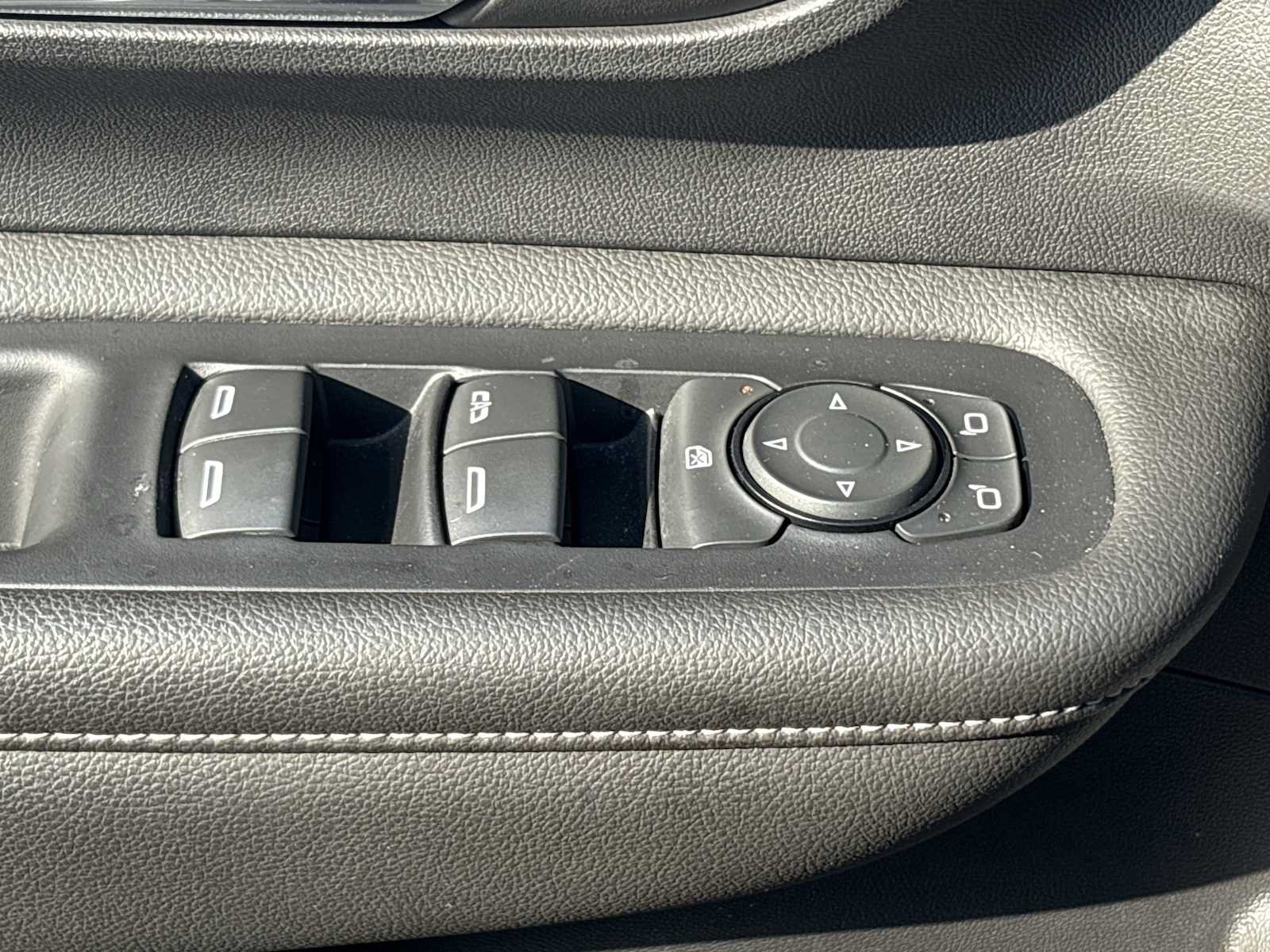 Used 2023 GMC Terrain SLE w/ Driver Convenience Package FWD image 16