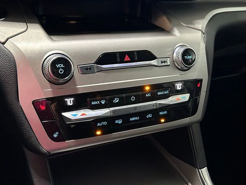 Used 2021 Ford Explorer XLT w/ Equipment Group 202A image 12