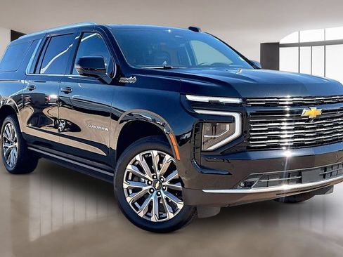 Used 2025 Chevrolet Suburban High Country AWD/4WD image 11