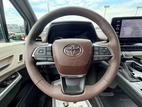 Used 2024 Toyota Sienna Platinum FWD image 12