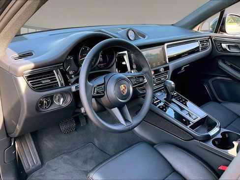 Used 2026 Porsche Macan AWD/4WD image 17
