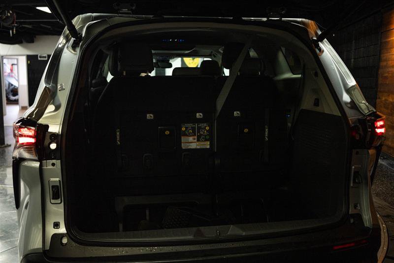 Used 2024 Toyota Sienna XLE w/ XLE Plus Package FWD image 7