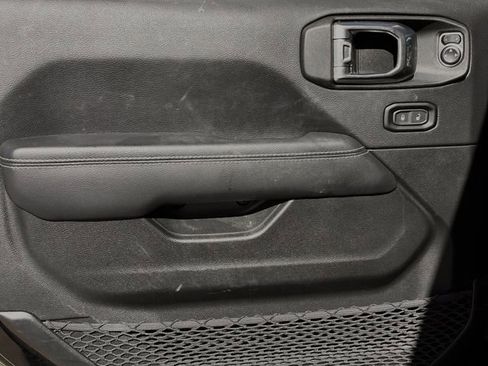 Used 2023 Jeep Wrangler Unlimited Sahara image 26