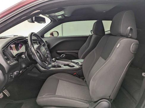 Used 2018 Dodge Challenger R/T image 17