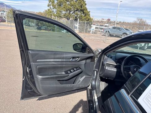 Used 2022 Nissan Altima 2.5 SL FWD image 11