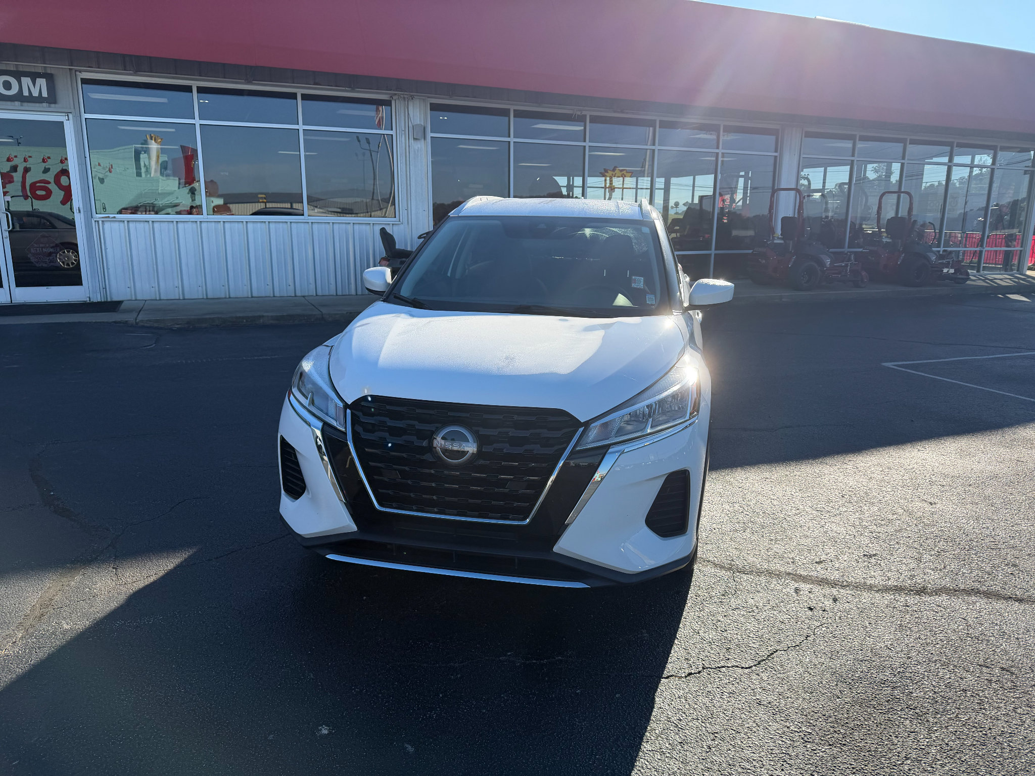 Used 2024 Nissan Kicks SV FWD image 2