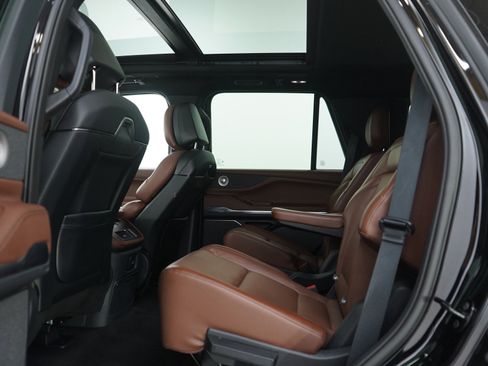 Used 2025 Lincoln Navigator Reserve AWD/4WD image 21