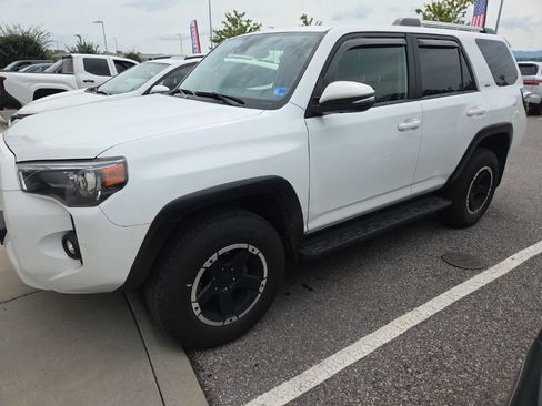 Used 2024 Toyota 4Runner SR5 Premium AWD/4WD image 2
