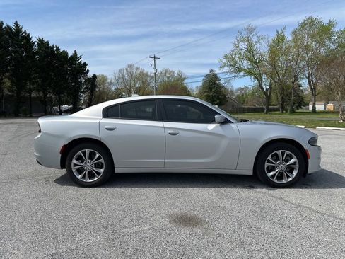 Used 2021 Dodge Charger SXT image 4