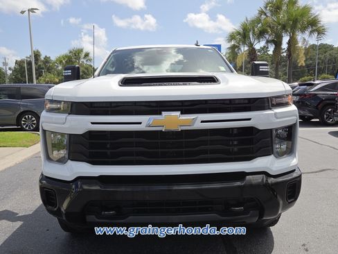 Used 2024 Chevrolet Silverado 2500 Custom w/ Custom Value Package RWD image 8