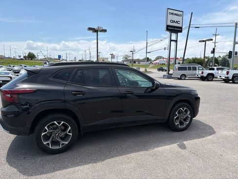 Used 2025 Chevrolet Trax LT FWD image 15