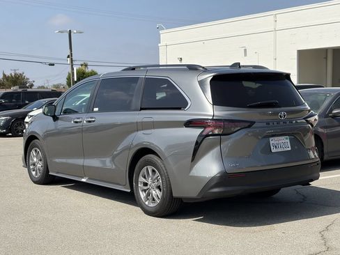 Certified 2026 Toyota Sienna XLE FWD image 4