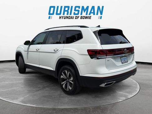 Used 2024 Volkswagen Atlas SE AWD/4WD image 4