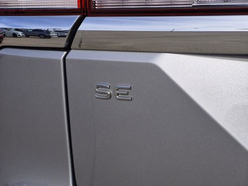 Used 2024 Volkswagen Atlas SE w/ Panoramic Sunroof Package image 10