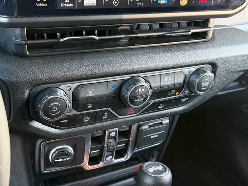 Used 2025 Jeep Wrangler Unlimited Sport AWD/4WD image 20