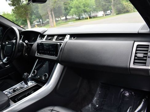 Used 2020 Land Rover Range Rover Sport SE image 27
