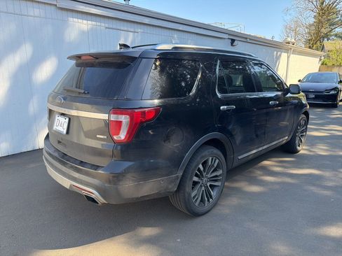 Used 2016 Ford Explorer Platinum image 2