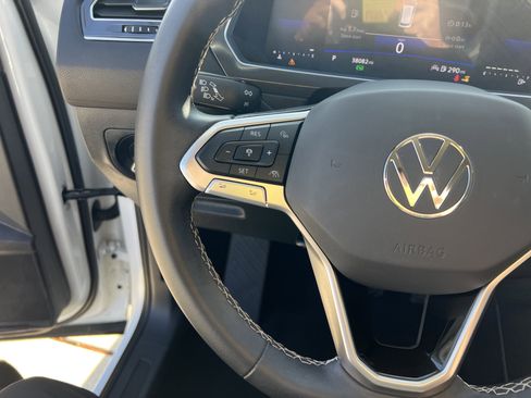 Certified 2023 Volkswagen Tiguan SE image 18