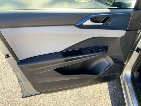 Used 2022 Volkswagen Taos SE w/ IQ.Drive SE Package image 22