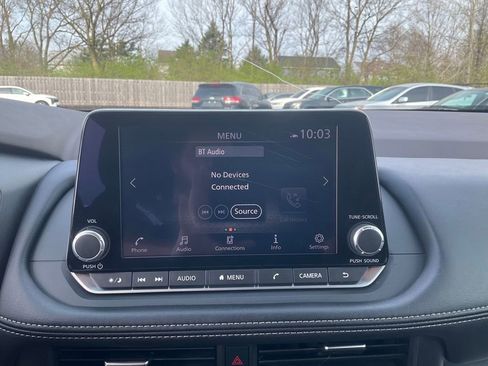 Used 2023 Nissan Rogue SV image 16