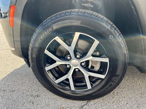 Used 2024 Jeep Grand Cherokee L Limited w/ Luxury Tech Group II image 9