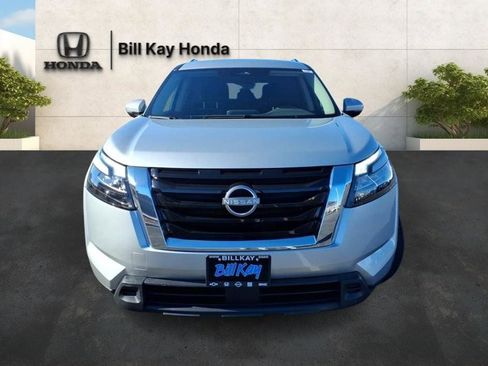 Used 2025 Nissan Pathfinder SV image 8