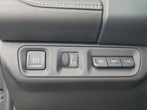 Certified 2023 GMC Acadia Denali w/ Black Diamond Edition AWD/4WD image 18