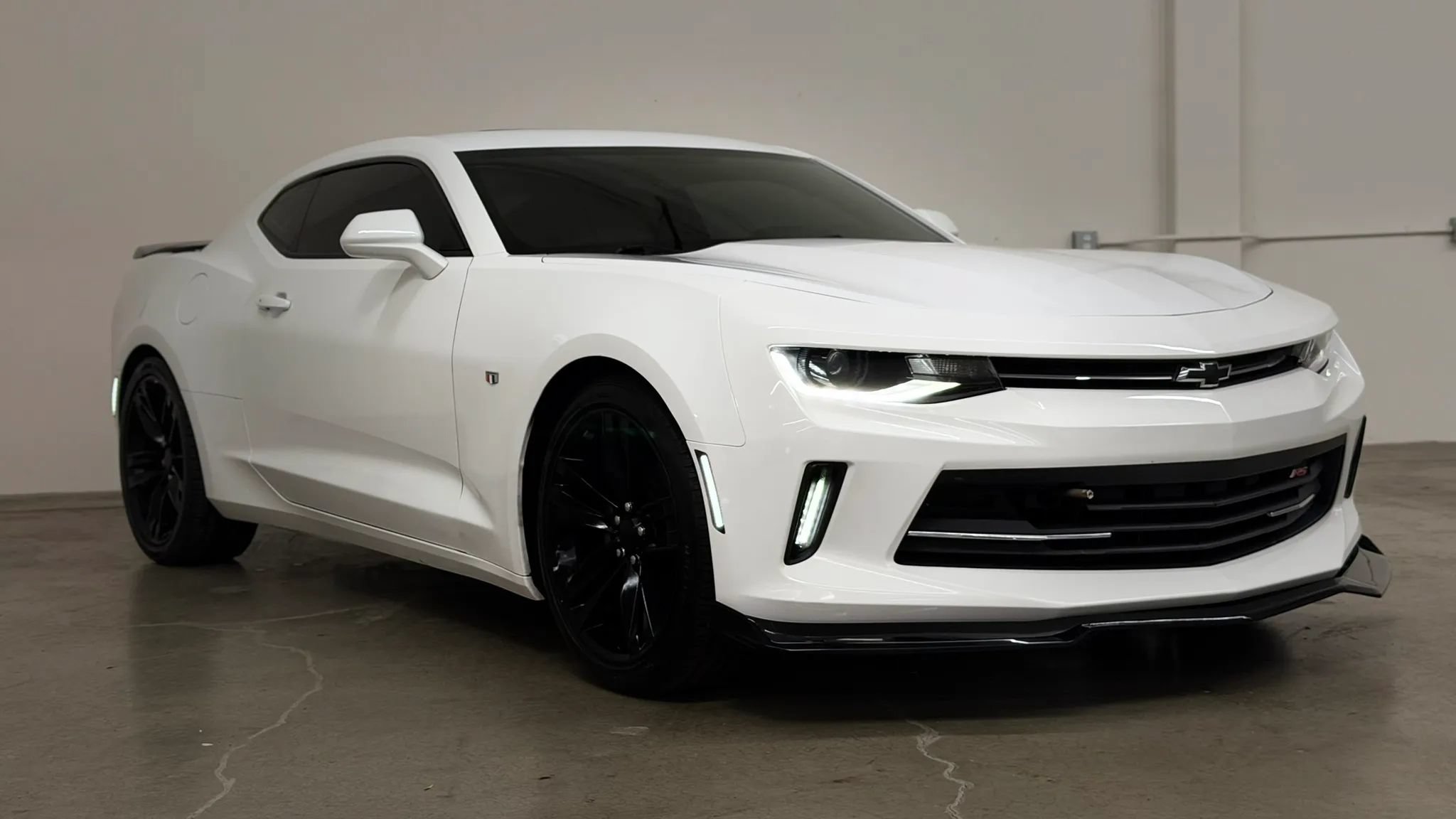 Used 2017 Chevrolet Camaro LT RWD image 3