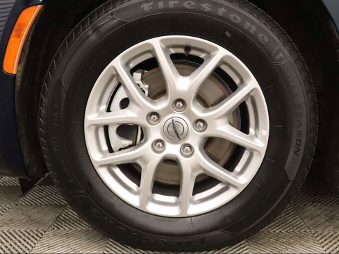 Used 2023 Chrysler Pacifica Touring-L FWD image 6