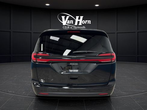 Used 2023 Chrysler Pacifica Touring-L w/ Uconnect Theater Family Group AWD/4WD image 6