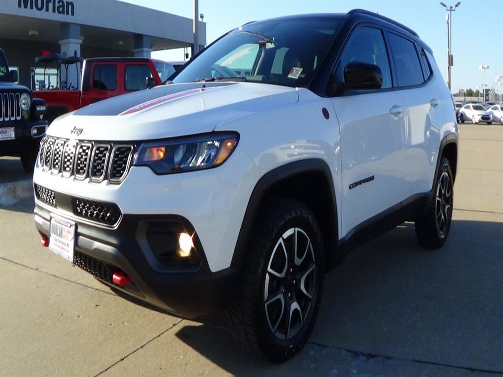 Certified 2024 Jeep Compass Trailhawk w/ Sun and Sound Group AWD/4WD image 2