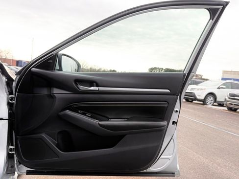 Used 2022 Nissan Altima 2.5 SV w/ SV Premium Package image 24