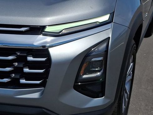 Used 2025 Chevrolet Equinox LT FWD image 9