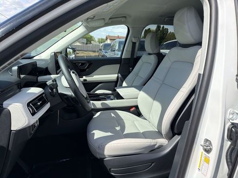 Used 2026 Lincoln Aviator 2WD image 13